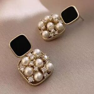 Vintage style earrings A81
